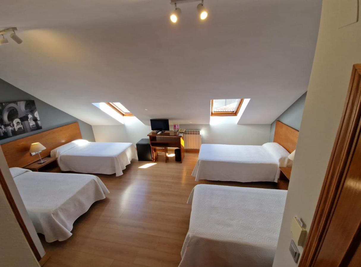 Hostal Santo Tome Toledo Bagian luar foto