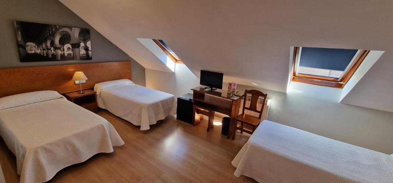 Hostal Santo Tome Toledo Bagian luar foto