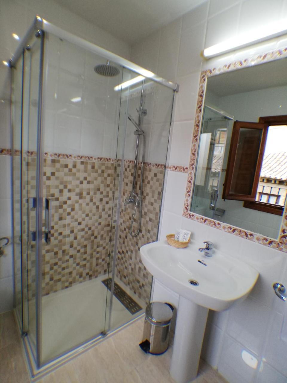 Hostal Santo Tome Toledo Bagian luar foto